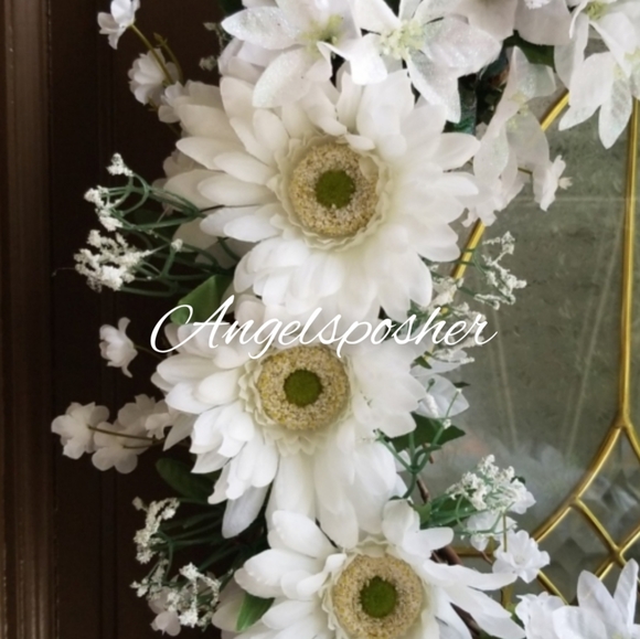 Large Winter White Wreath With A Little  Spring - Picture 3 of 3